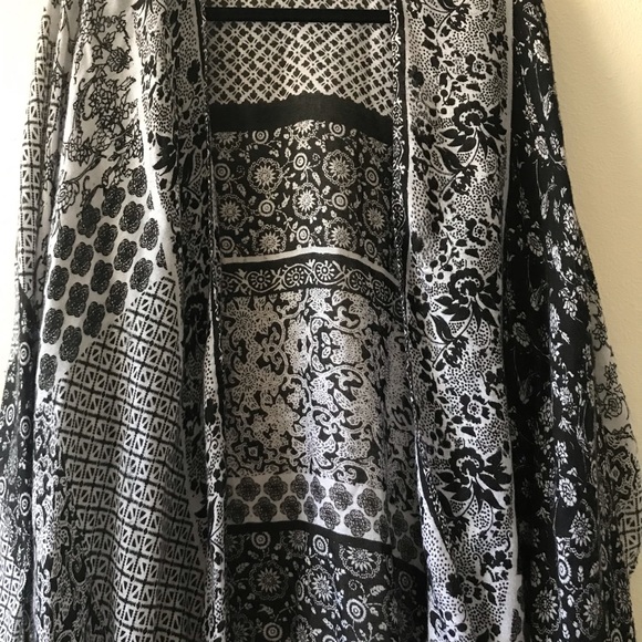 black & white floral/paisley kimono | size: OS - Picture 2 of 7